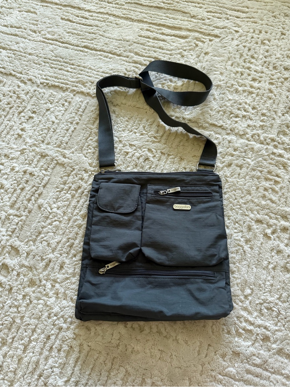 Baggallini grey crossbody bag